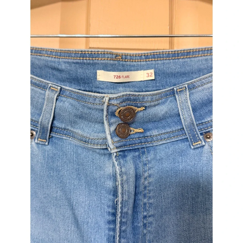Levis 726 High Rise Flare Jeans Light Wash Raw Hem Blue Denim Womens 32
